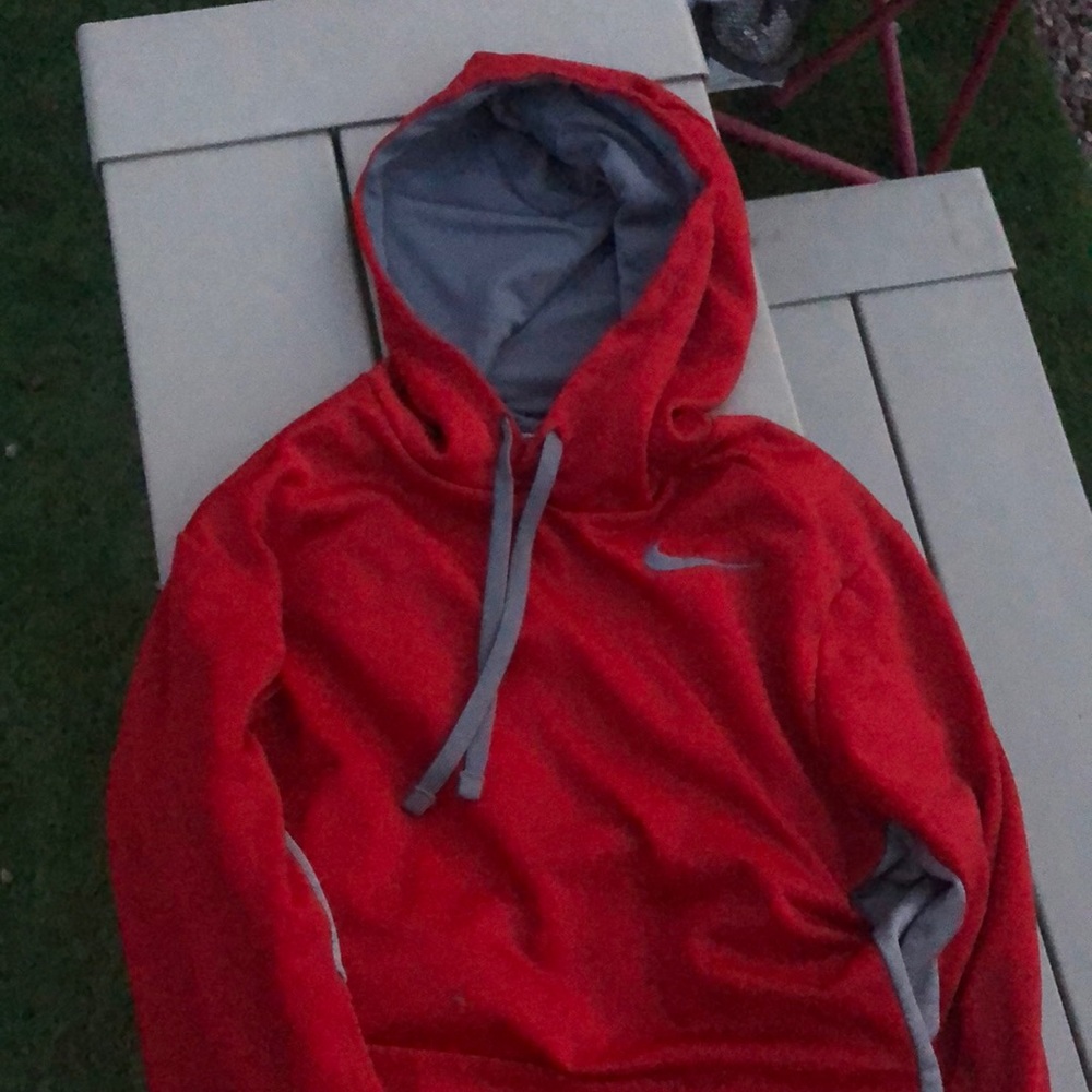 Nike therma hoodie